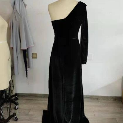 One Shoulder Black Velet Prom Dress..