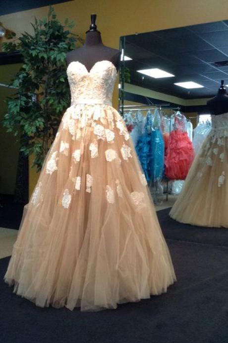 Elegant Sweetheart Floor-Length Champagne Prom Dress with Appliques